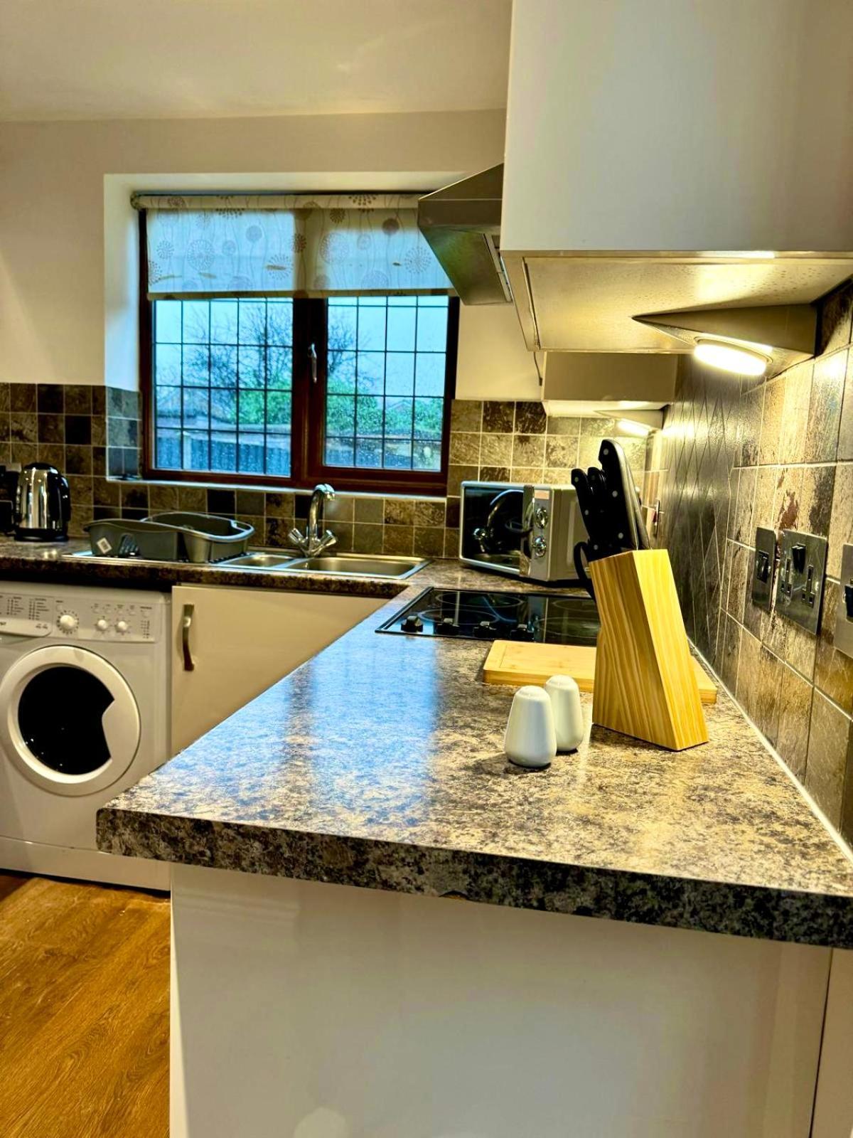 3Br House Ossett-Wakefield, Free Parking 3 Cars Wi Fi Long Stays Exterior photo